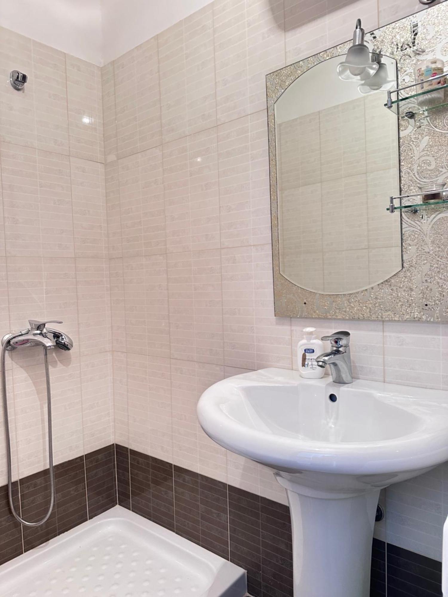 Tini Sea View Apartment Sarande Bagian luar foto