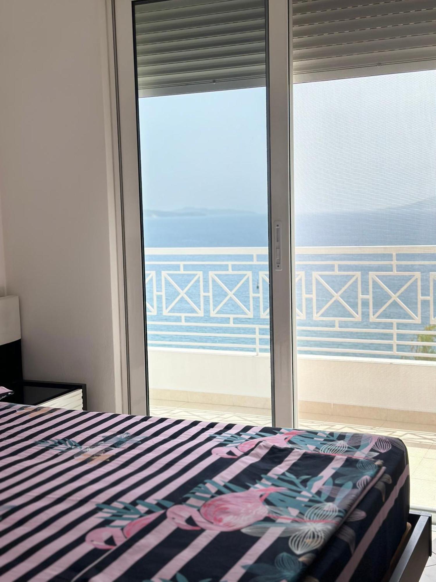 Tini Sea View Apartment Sarande Bagian luar foto