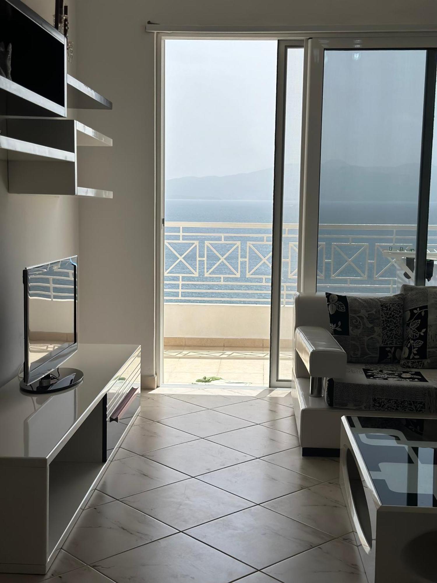 Tini Sea View Apartment Sarande Bagian luar foto