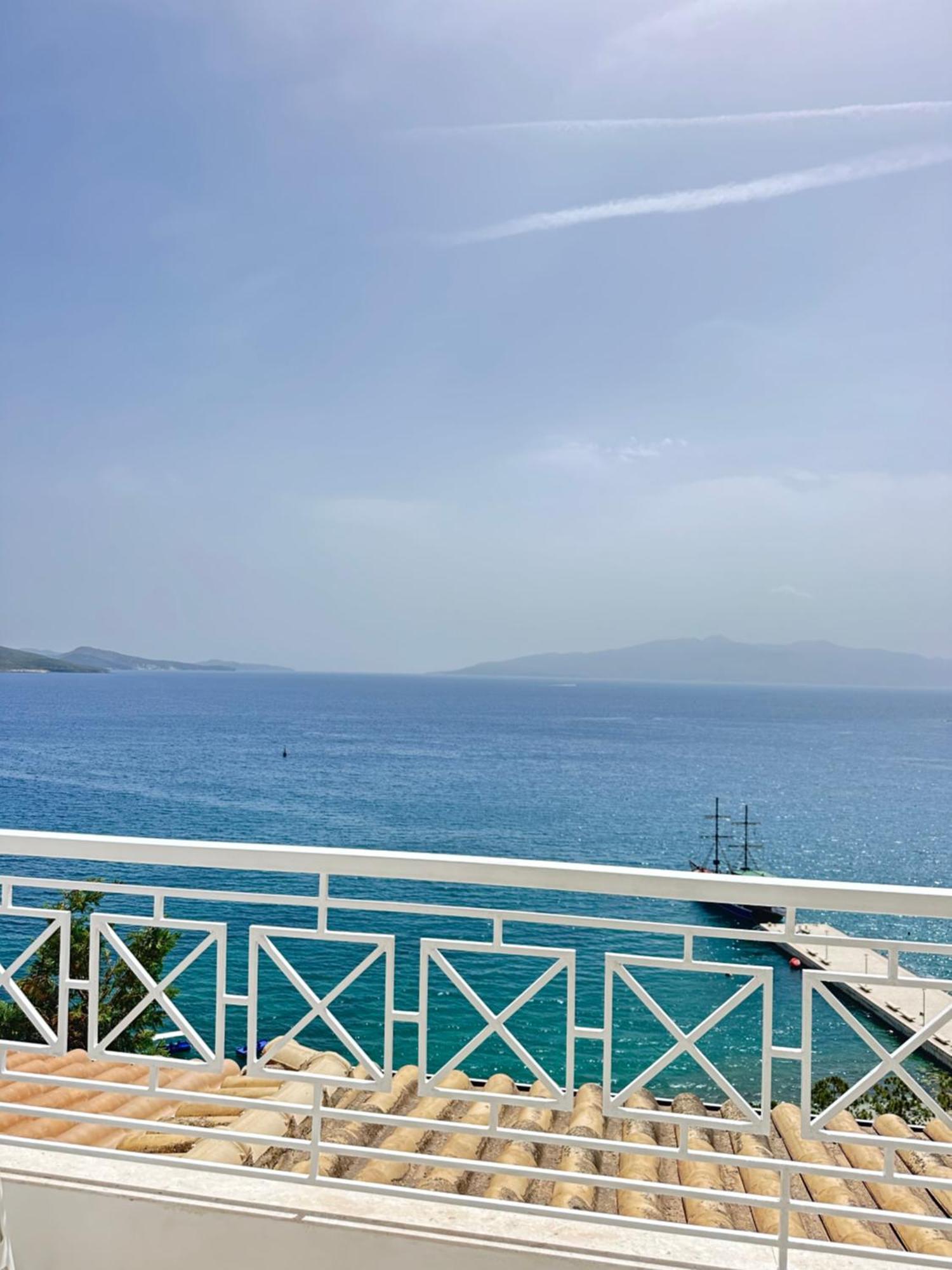 Tini Sea View Apartment Sarande Bagian luar foto